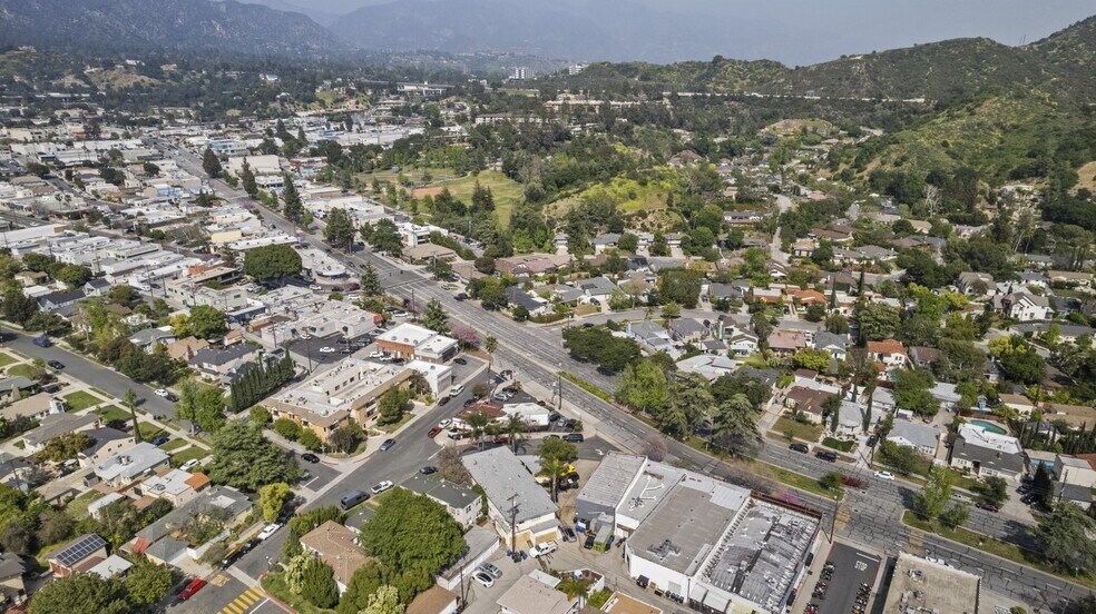 More Photos Of 3331 N Verdugo Rd, Glendale Auto Repair For Lease