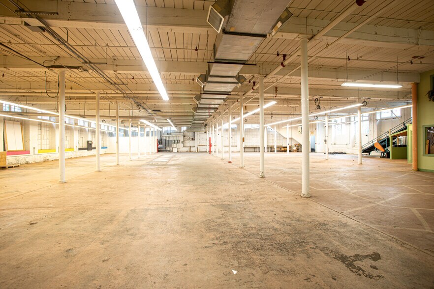 More Photos Of 15 Shaw St, Fall River Manufacturing For Lease