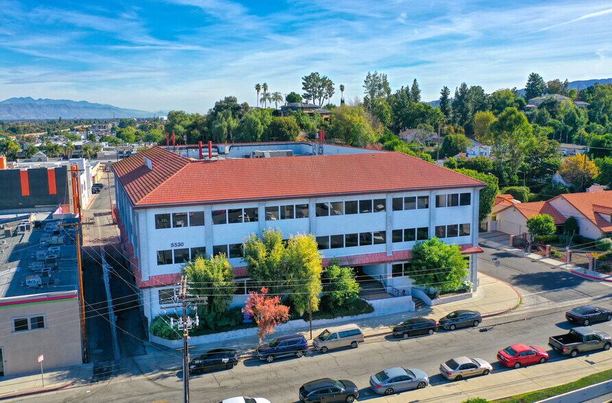 More Photos Of 5530 Corbin Ave, Tarzana Office For Lease