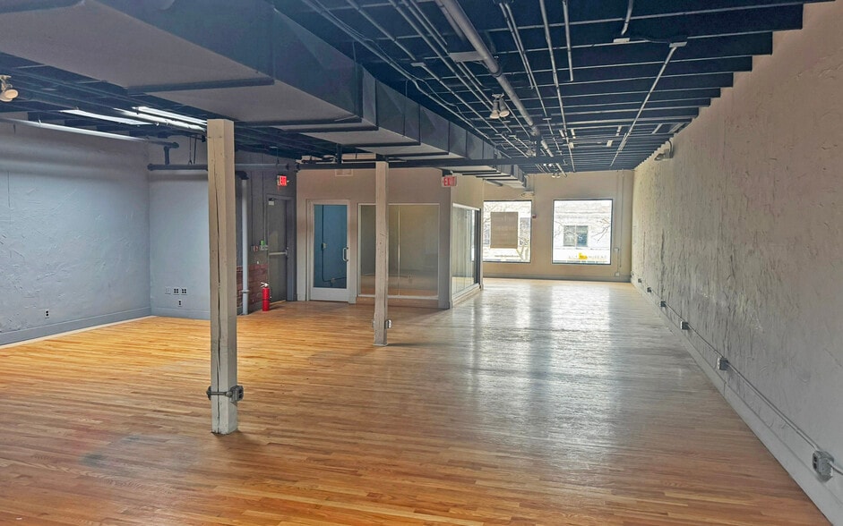 More Photos Of 308 S Main St, Royal Oak Storefront Retail Office For Lease