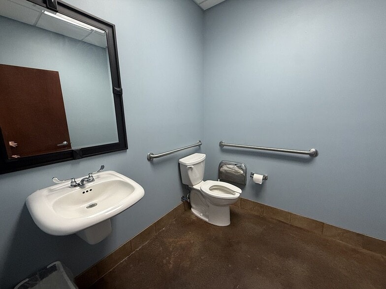 More Photos Of 9540 Airport Hwy, Monclova Warehouse For Sale