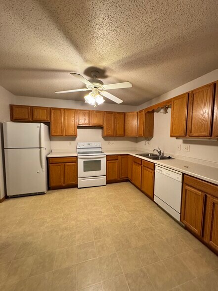 More Photos Of 112 Pleasant St NE, Preston Apartments For Sale