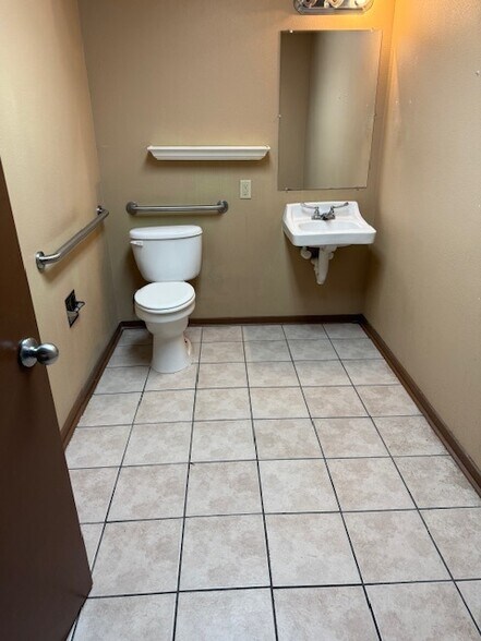 More Photos Of 9200 White Settlement Rd, Fort Worth Medical For Sale