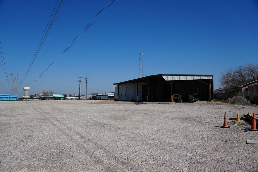 More Photos Of 13189 Harmon Rd, Fort Worth Warehouse For Sale
