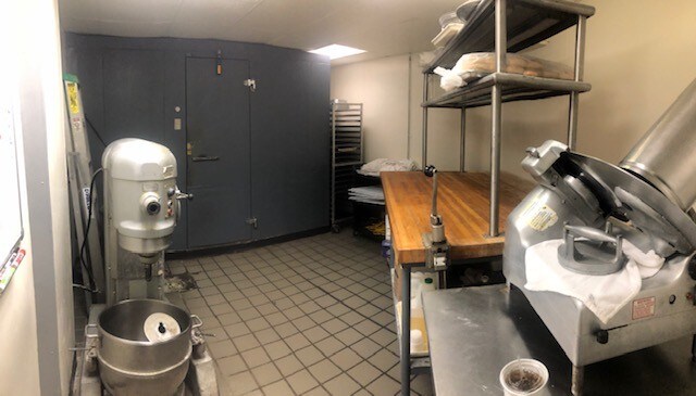 More Photos Of 903 W Market St, Nappanee Restaurant For Sale