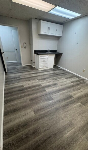 More Photos Of 1684 N Belcher Rd, Clearwater Flex For Lease