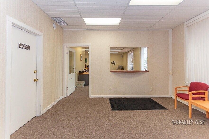 More Photos Of 581 Ottawa Ave, Holland Light Distribution For Sale