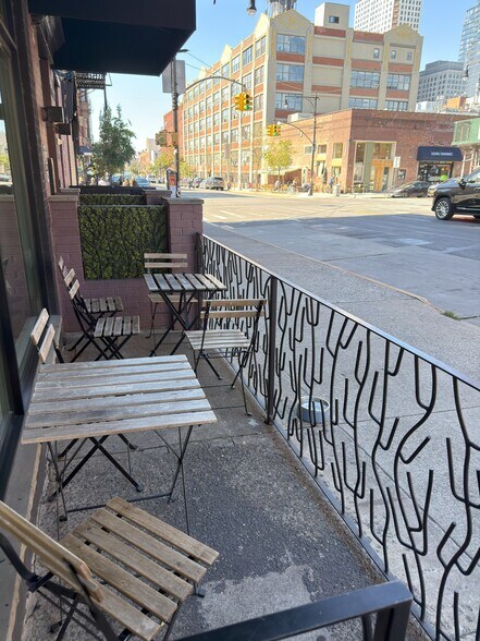 More Photos Of 86 Greenpoint Ave, Brooklyn Convenience Store For Lease