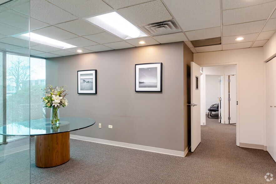 More Photos Of 799 Roosevelt Rd, Glen Ellyn Office For Lease
