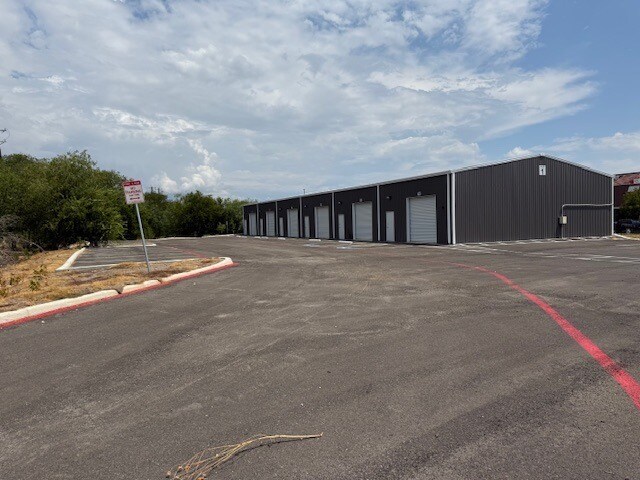 More Photos Of 9326 SE Loop 410, San Antonio Flex For Sale