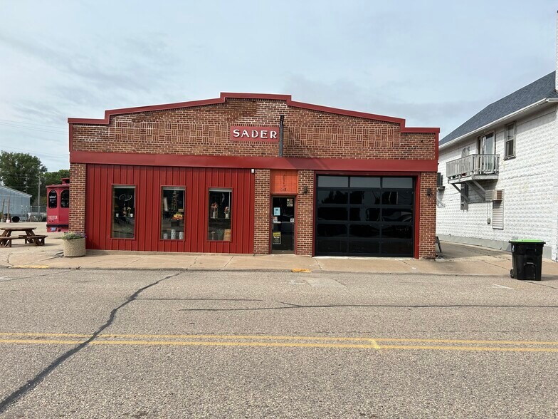 More Photos Of 215 Wolf River Dr, Fremont General Retail For Sale