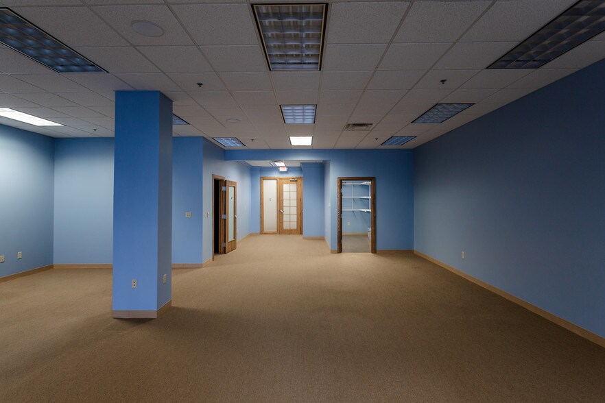 More Photos Of 4100 Regent St, Columbus Storefront Retail Office For Lease