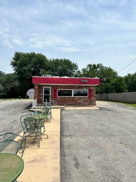 Primary Photo Of 1100 N York St, Muskogee Restaurant For Sale