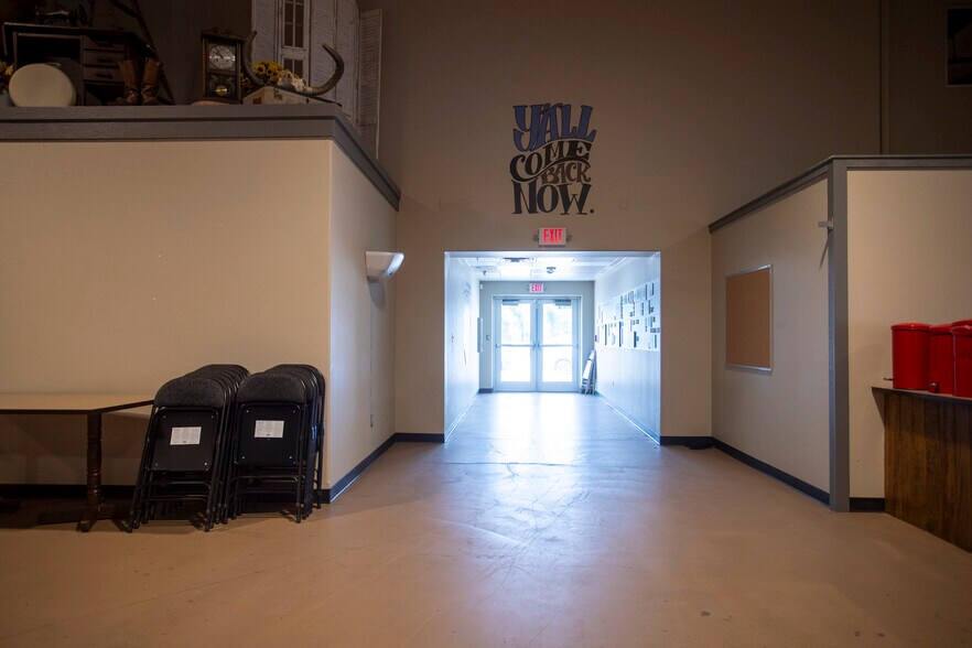 More Photos Of 25000 US 59 Rd, El Campo Flex For Sale