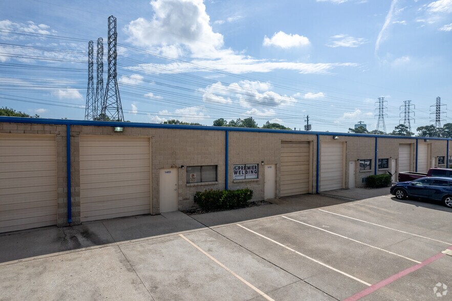 More Photos Of 15255 Gulf Fwy, Houston Unknown For Lease