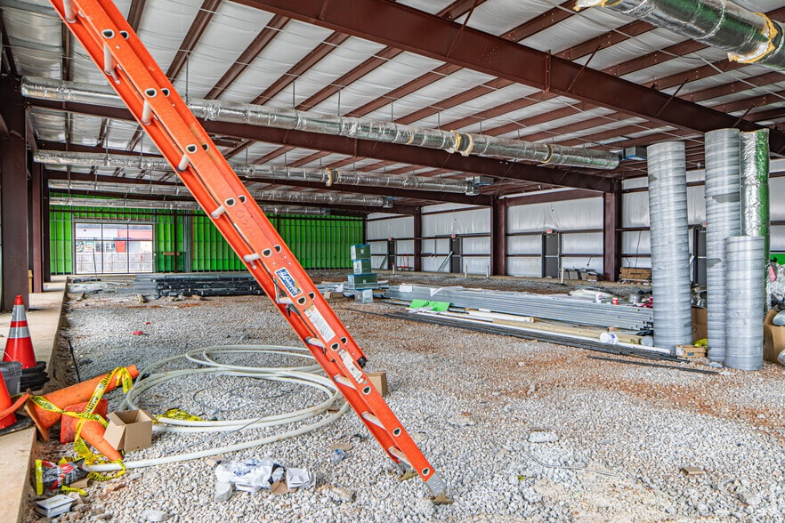 More Photos Of 1010 Memorial Pky N, Huntsville Storefront For Lease