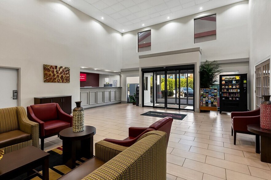 More Photos Of 2450 Old National Pky, College Park Hotel For Sale