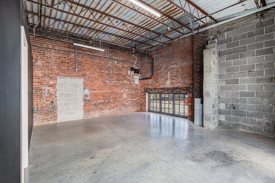 More Photos Of 2645 Madison Ave, Kansas City Apartments For Lease
