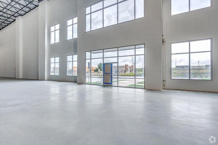 More Photos Of 1021 Everman Pky, Fort Worth Distribution For Lease