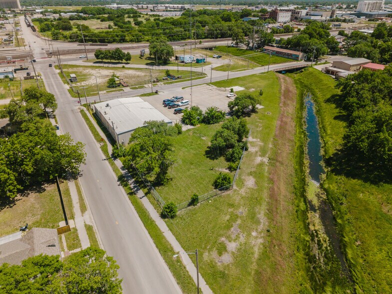 More Photos Of 2555 N Market St, Wichita Auto Repair For Sale
