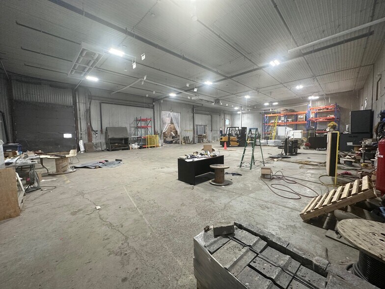 More Photos Of 3600 Boul Losch, Saint-hubert Warehouse For Lease