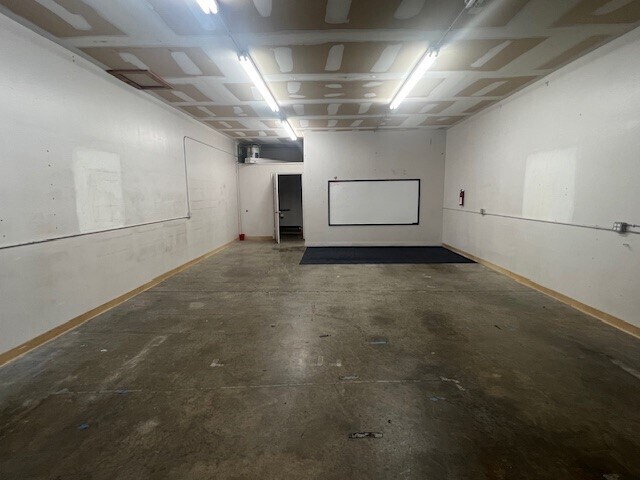 More Photos Of 6014 Mcdaniel Ln, Charlotte Light Distribution For Lease