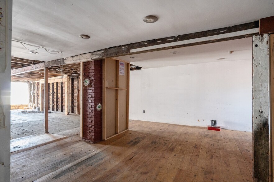 More Photos Of 57 N Front St, Kingston Storefront Retail Residential For Sale