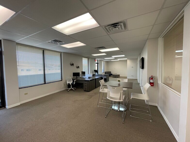 More Photos Of 2215 3rd St S, Jacksonville Beach Office For Lease