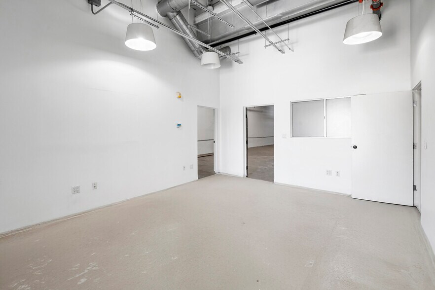 More Photos Of 3238 Union Pacific Ave, Los Angeles Industrial For Lease