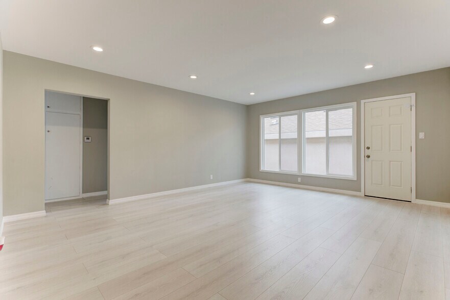 More Photos Of 10935 Nassau Ave, Sunland Multifamily For Sale