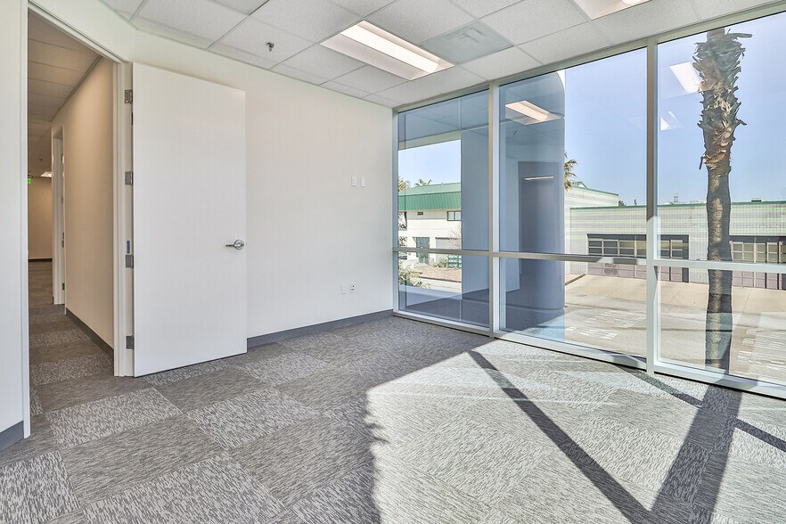 More Photos Of 14350 Arminta St, Panorama City Manufacturing For Lease