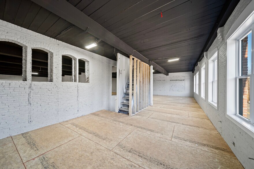 More Photos Of 174 N Main St, Franklin Light Manufacturing For Sale