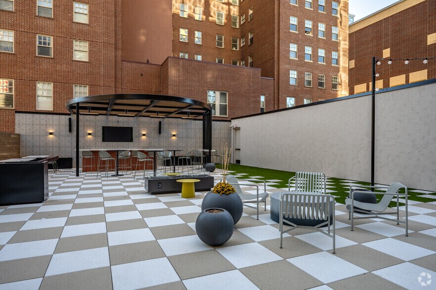 More Photos Of 800 LaSalle Ave, Minneapolis Office For Lease