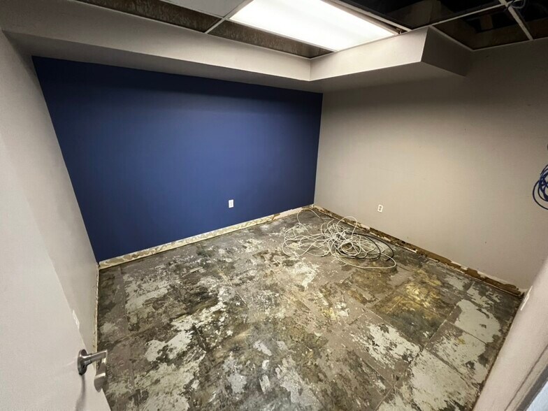 More Photos Of 1457 W Maple Ave, Denver Warehouse For Lease