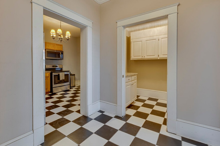 More Photos Of 906 Augusta St, Greenville Office For Sale