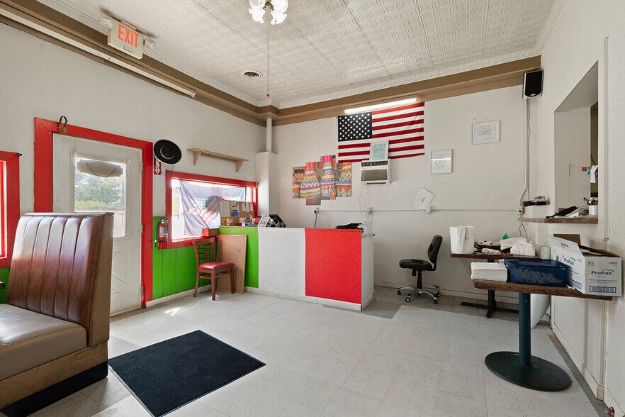 More Photos Of 143 E Main St, Fordland General Retail For Sale