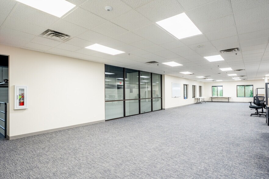 More Photos Of 6221 Riverside Dr, Irving Light Distribution For Lease