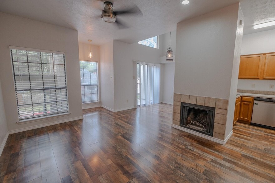 More Photos Of 501 Arbor Creek Dr, Euless Apartments For Sale