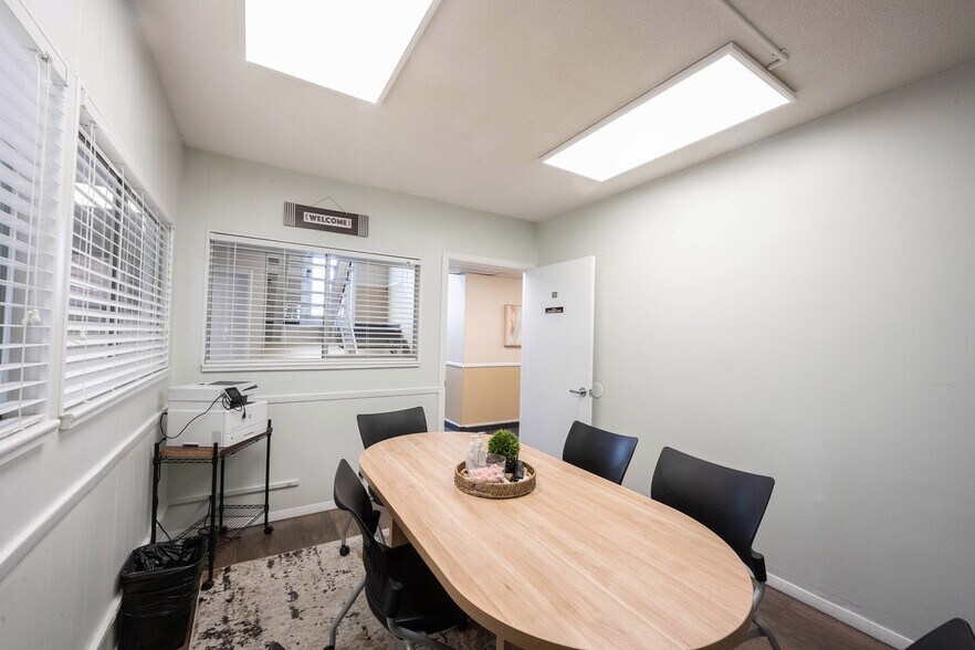 More Photos Of 5555 N Tacoma Ave, Indianapolis Office For Lease