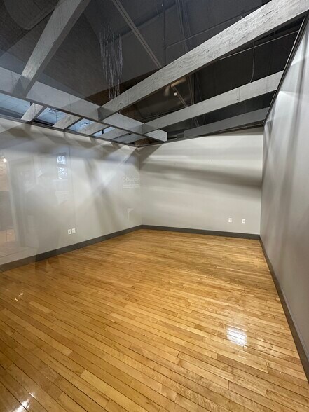 More Photos Of 215 N Water St, Owosso Office For Lease