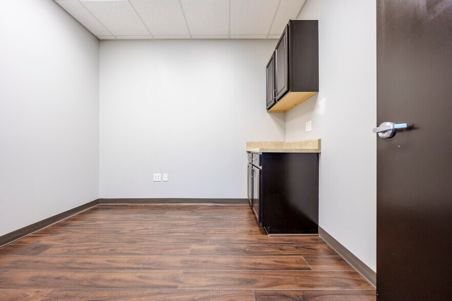 More Photos Of 4275 Johns Creek Pky, Suwanee Unknown For Lease