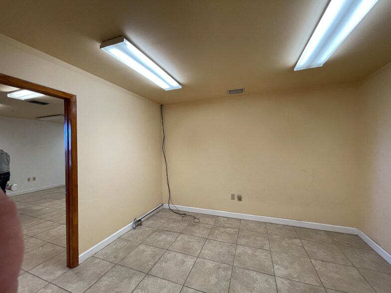 More Photos Of 5000 NW 74th Ave, Miami Warehouse For Lease