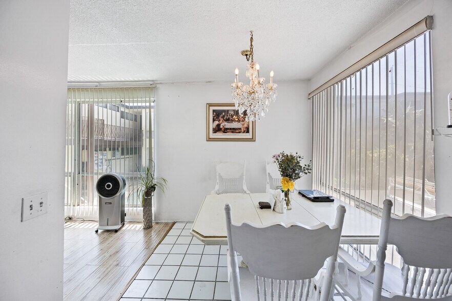 More Photos Of 3750 Midvale Ave, Los Angeles Apartments For Sale