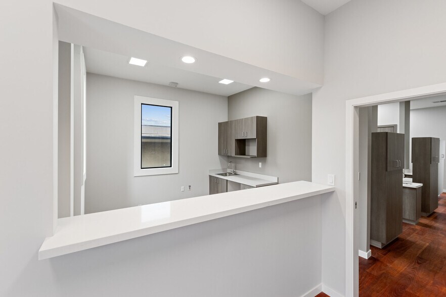 More Photos Of 420 Peninsula Ave, San Mateo Medical For Sale