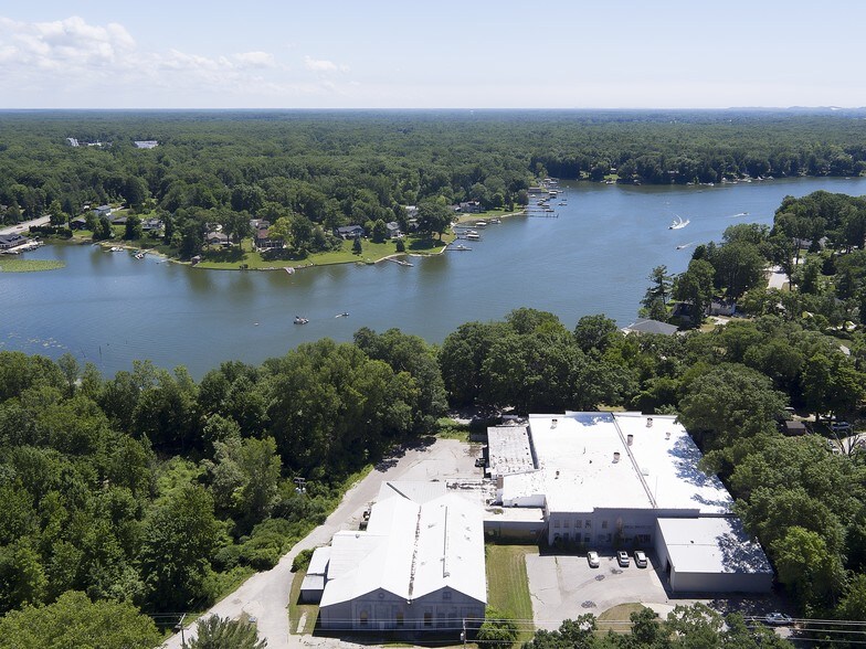 More Photos Of 169 Park St, Fruitport Distribution For Lease