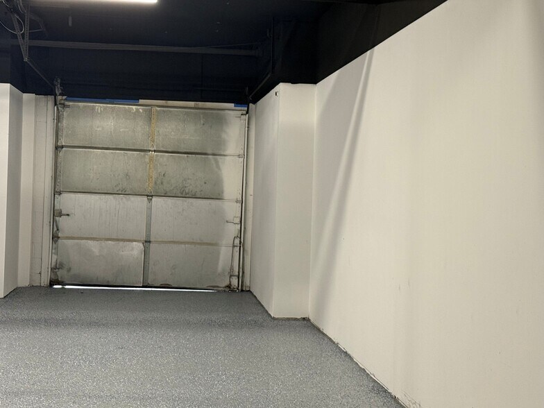 More Photos Of 41 Elm St, Stoneham Warehouse For Lease