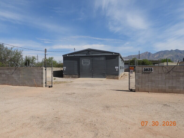 More Photos Of 3825 Hardy Dr, Tucson Industrial For Lease