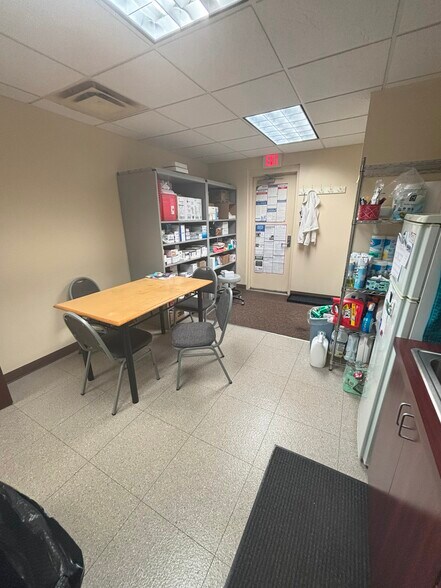 More Photos Of 1100 Torrey Rd, Fenton Medical For Lease