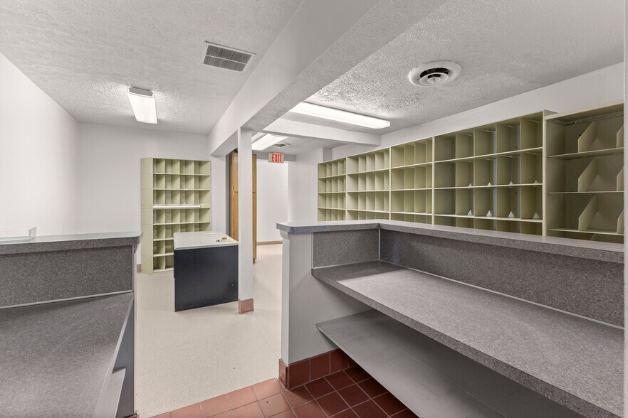 More Photos Of 435 Sumpter rd, Belleville Hospital For Sale