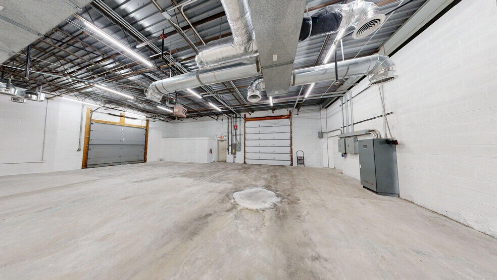 More Photos Of 271-285 E Helen Rd, Palatine Light Distribution For Sale